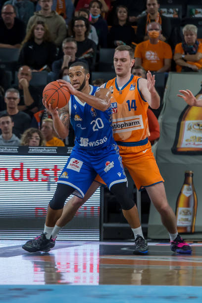 参与体育的 参与体育的