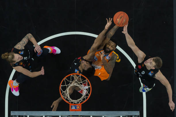 己的不懈努 己的不懈努