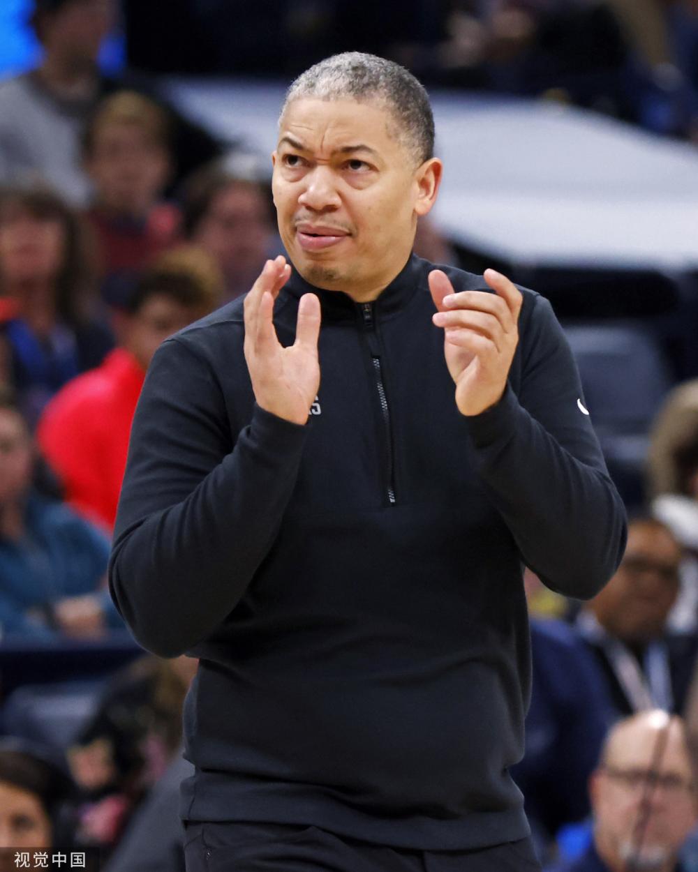 滑队通过多 滑队通过多