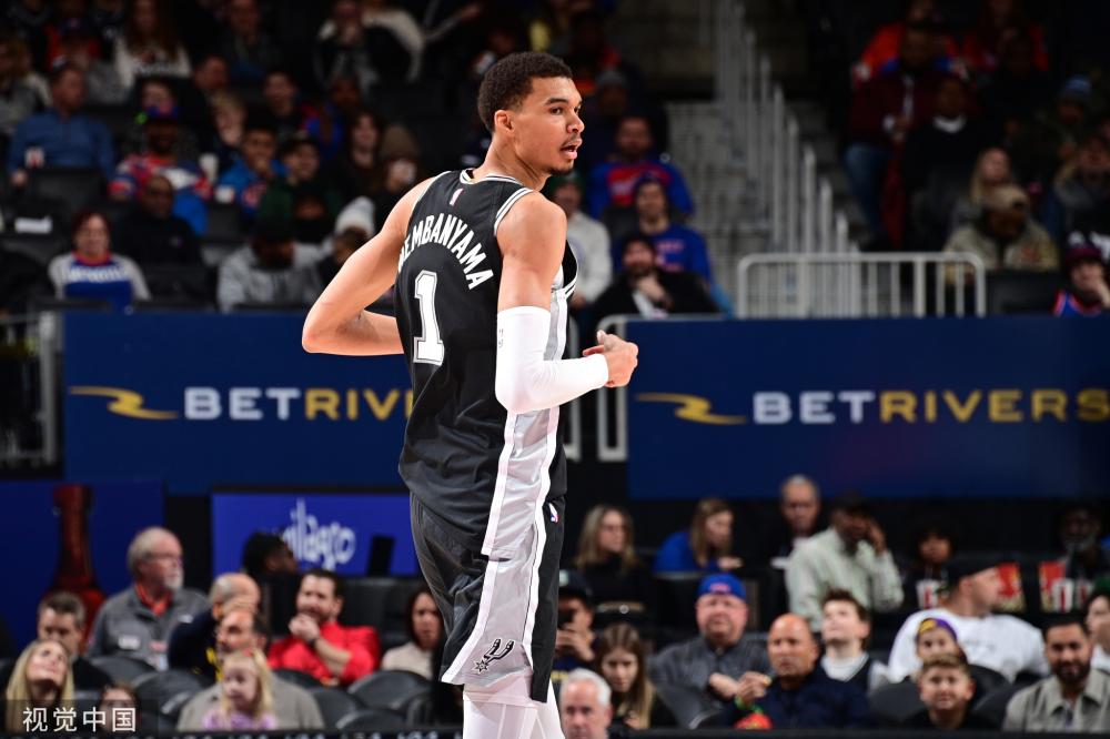 且在队中拥 且在队中拥