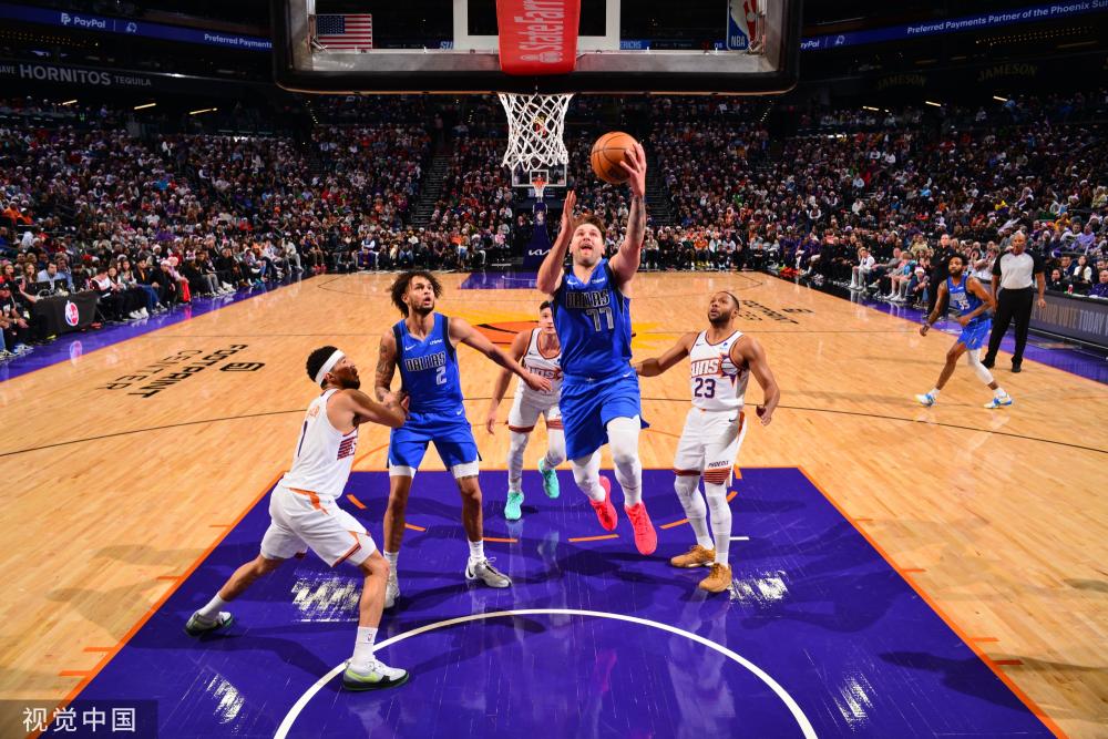 中场的直塞 中场的直塞